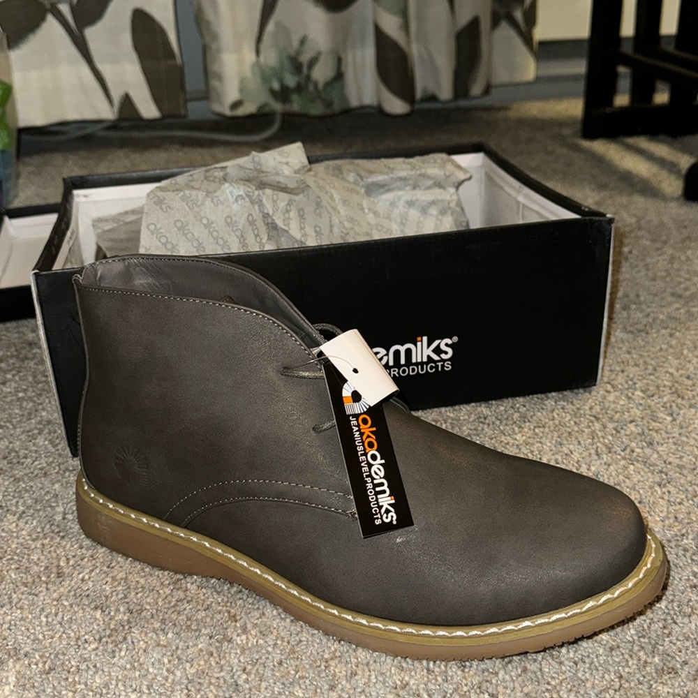 Akademiks | NIB Gray Boot “Cast”